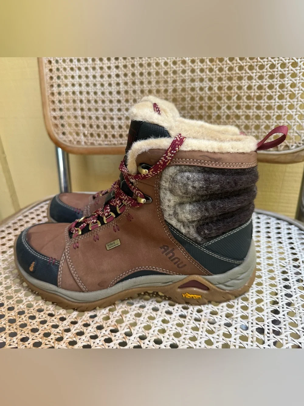 Ahnu Women’s Size 7 Waterproof Hiking Boots eVent Vibram Wool Brown Burgundy